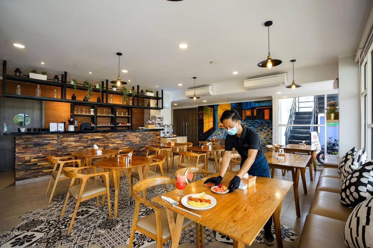 Kaloka Airport Hotel Sumbawa Besar Esterno foto