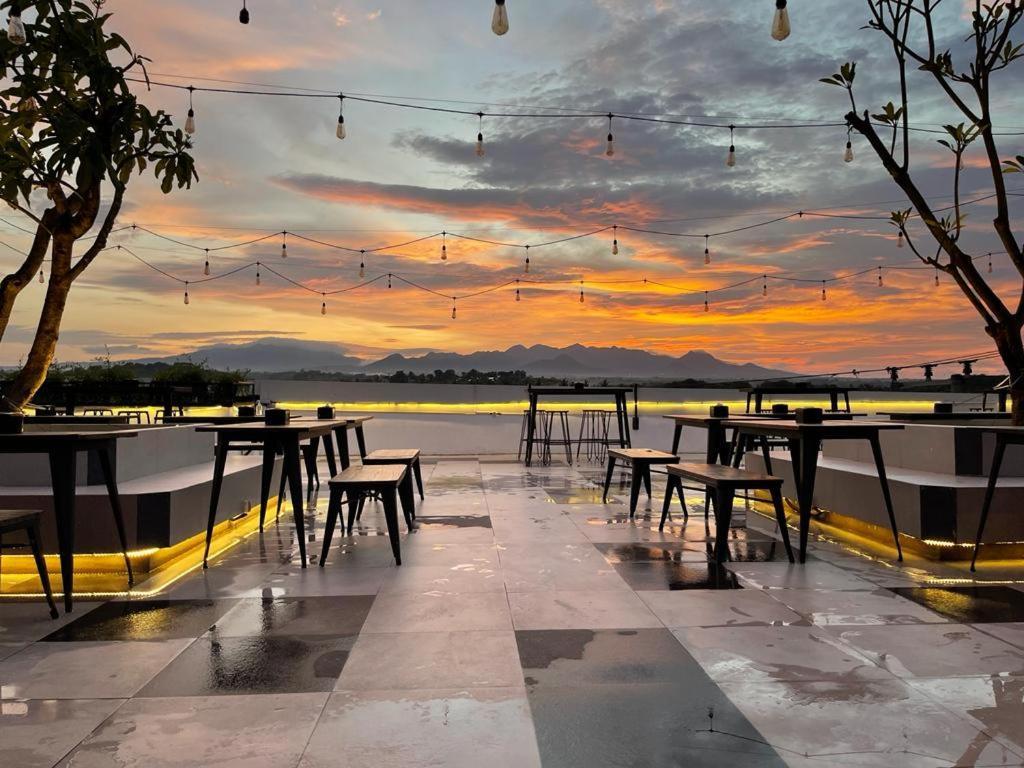 Kaloka Airport Hotel Sumbawa Besar Esterno foto