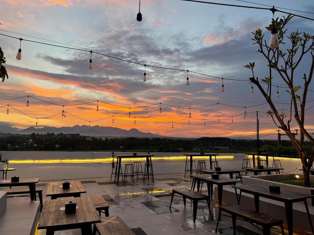 Kaloka Airport Hotel Sumbawa Besar Esterno foto