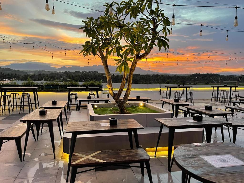 Kaloka Airport Hotel Sumbawa Besar Esterno foto