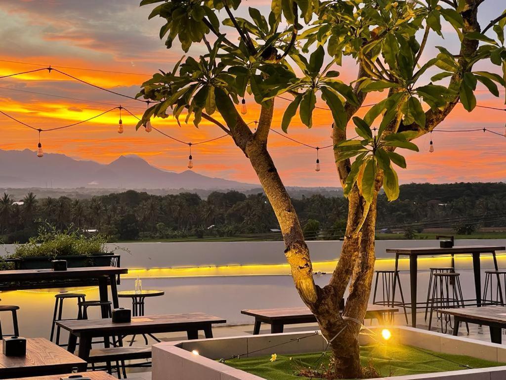 Kaloka Airport Hotel Sumbawa Besar Esterno foto