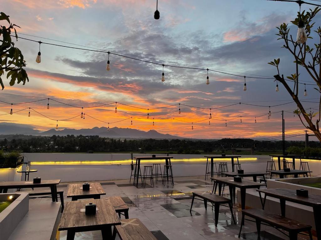 Kaloka Airport Hotel Sumbawa Besar Esterno foto