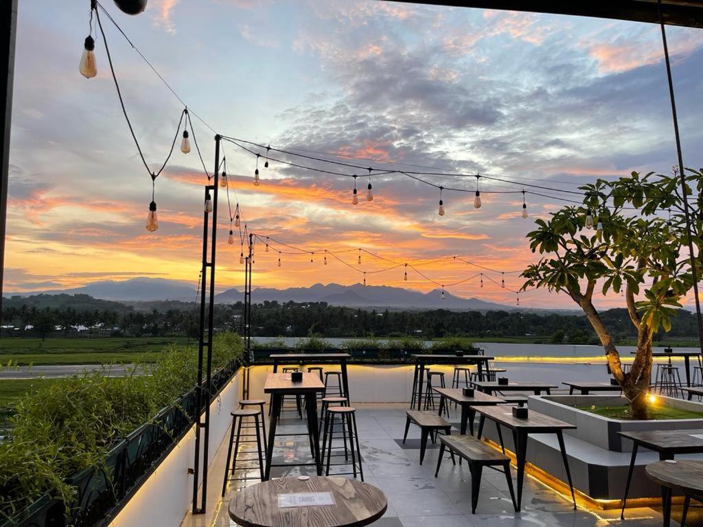 Kaloka Airport Hotel Sumbawa Besar Esterno foto